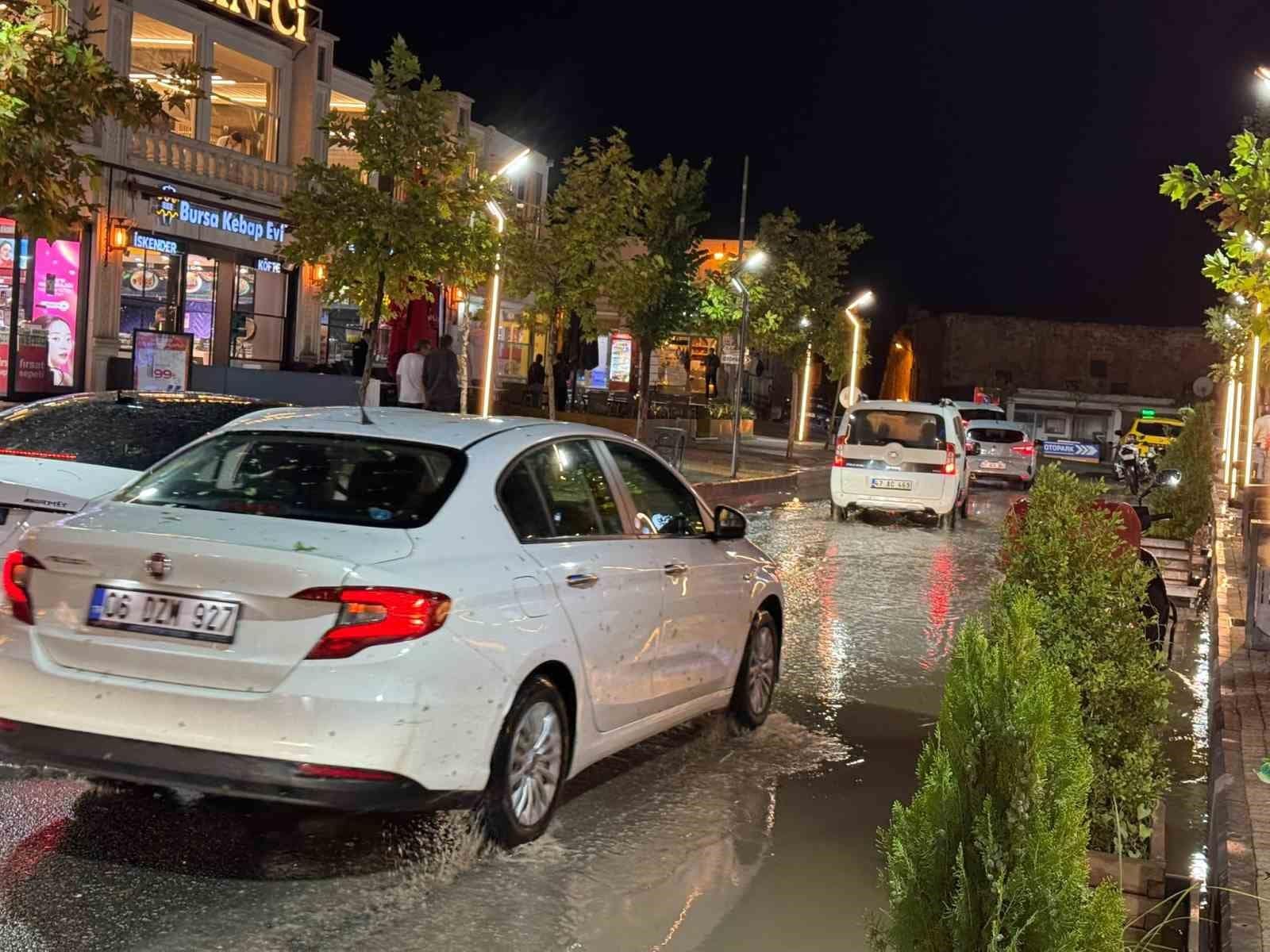 Mardin’de sağanak ve dolu etkili oldu