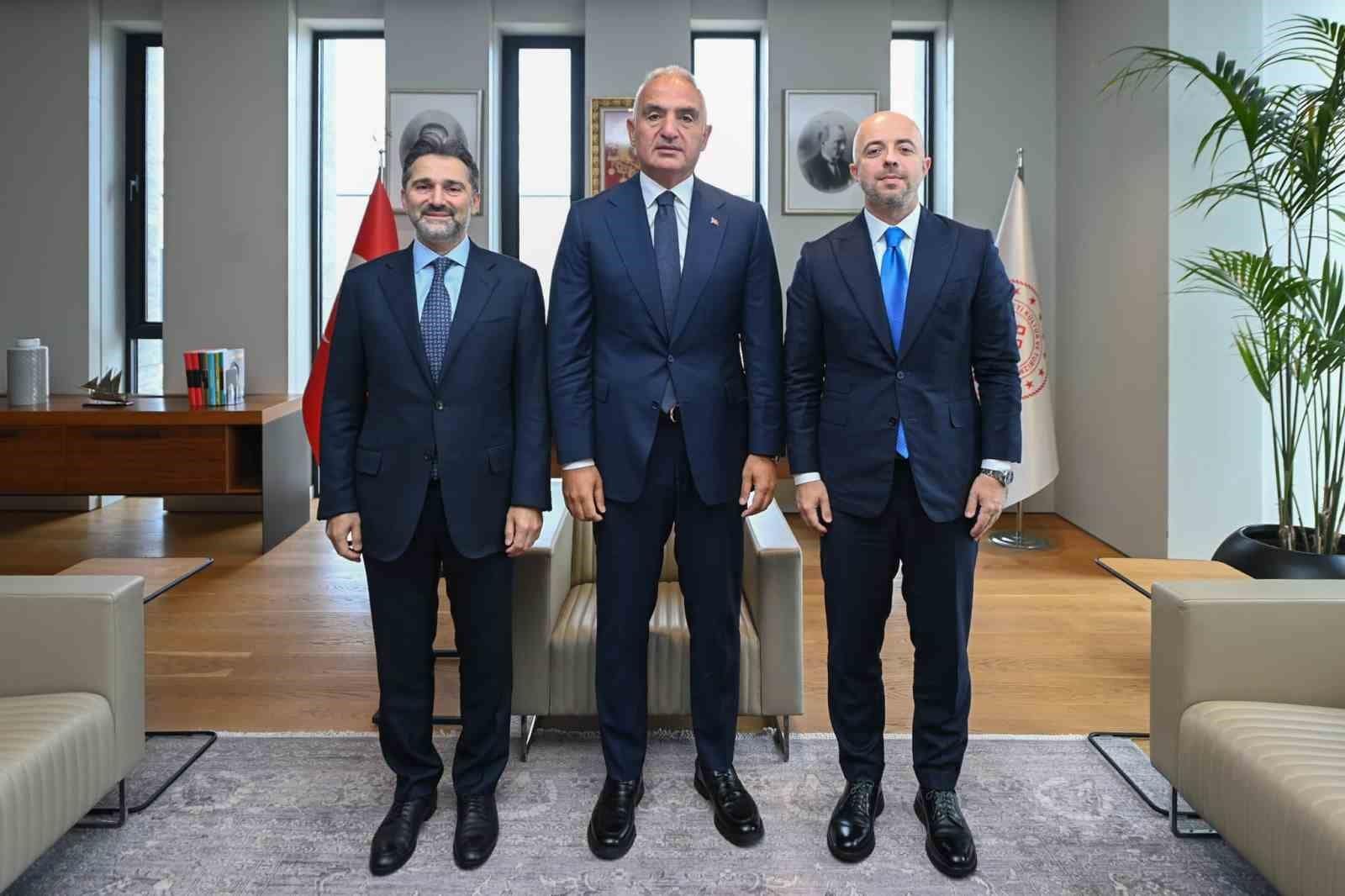 Bakan Ersoy ile THY Yönetim Kurulu Başkanı Şeker bir araya geldi