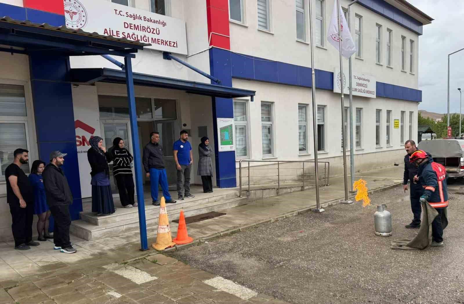 Demirözü’nde sağlık personeline yangın eğitimi verildi