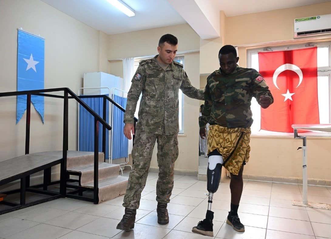MSB, Somali’deki Recep Tayyip Erdoğan Eğitim ve Araştırma Hastanesine protez bacak yardımı yapıldığını duyurdu