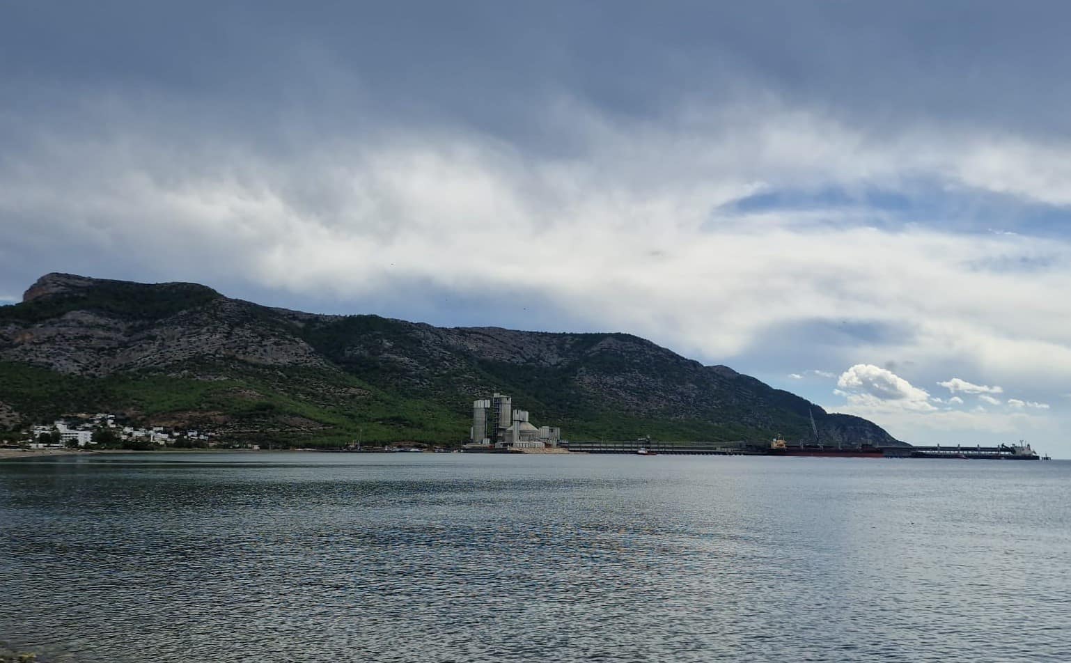 Akdeniz’de çıkan hortum görüntülendi