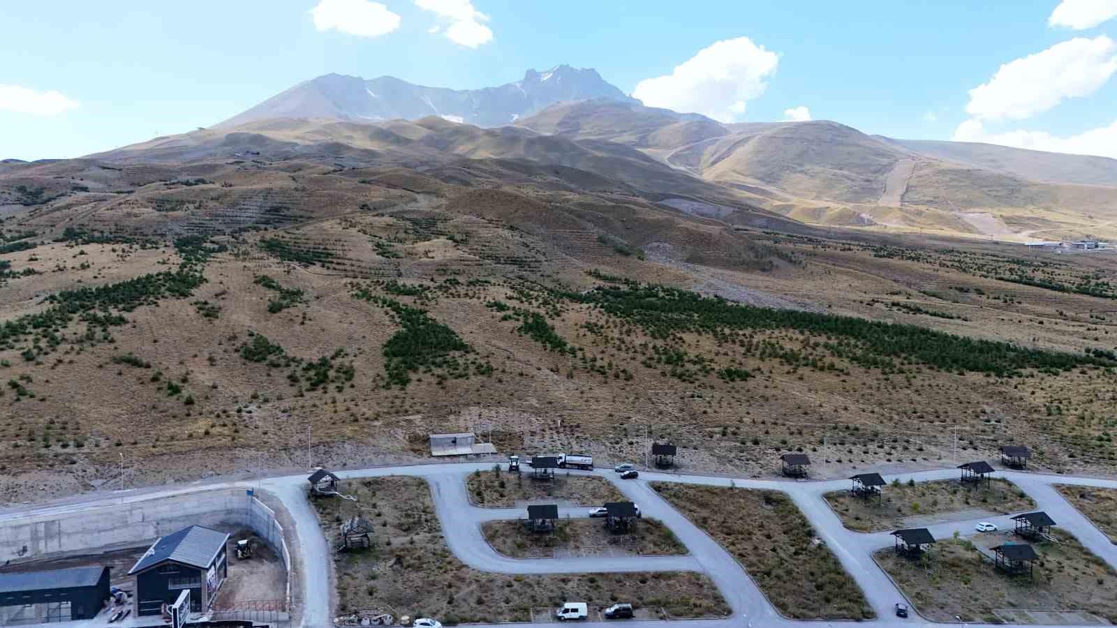 Kayseri Büyükşehir’den Erciyes’in eteklerinde yeşil seferberlik