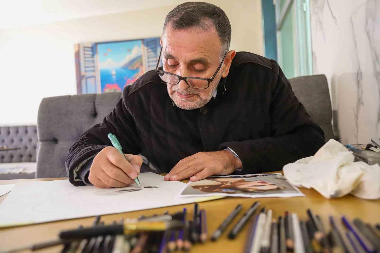 Emeklilikten sonra fırçasına sarıldı, portrede ustalaştı