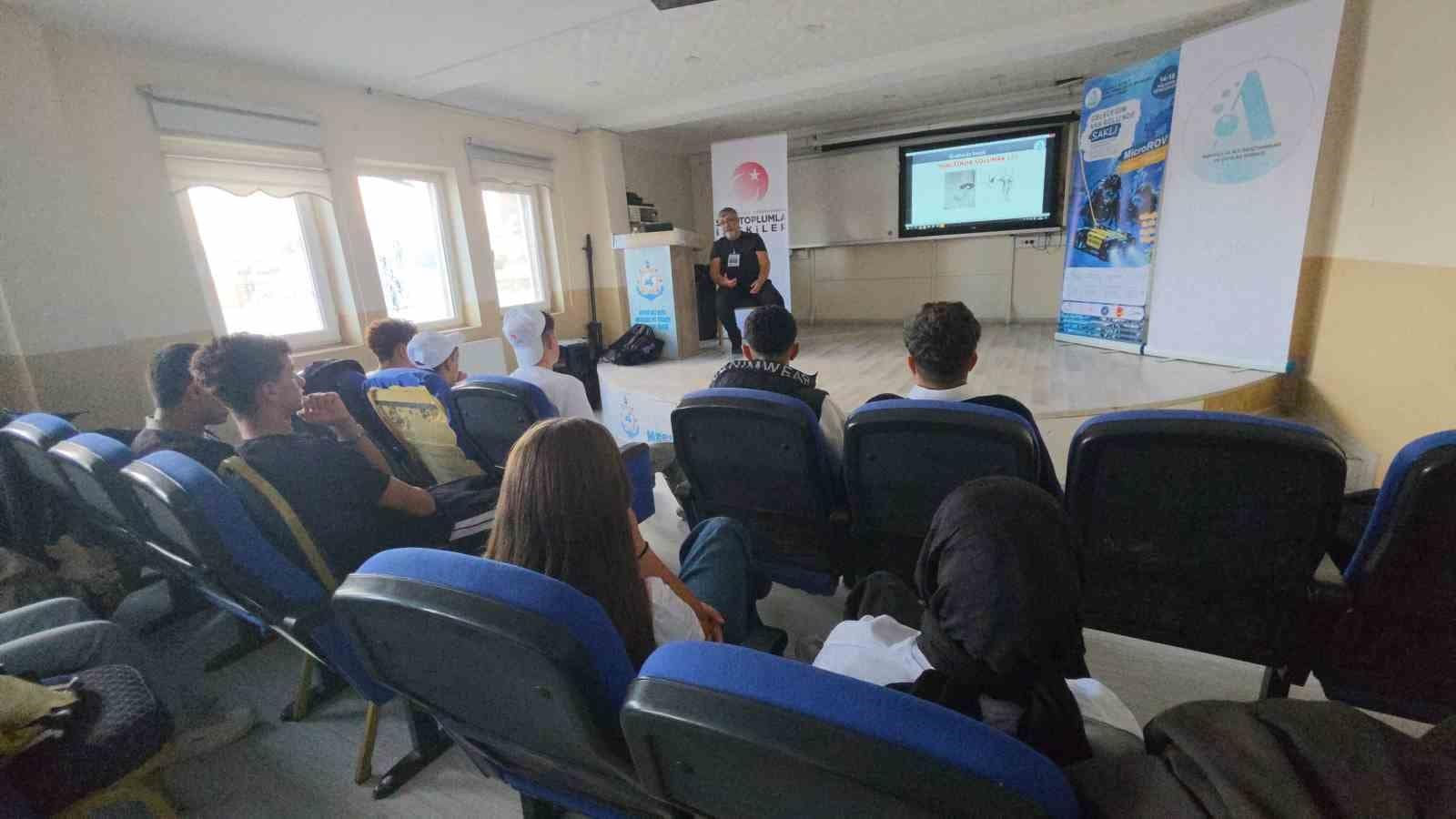 Van Gölü’nün gizemini keşfedecek gençlerin su altı yolculuğu başladı
