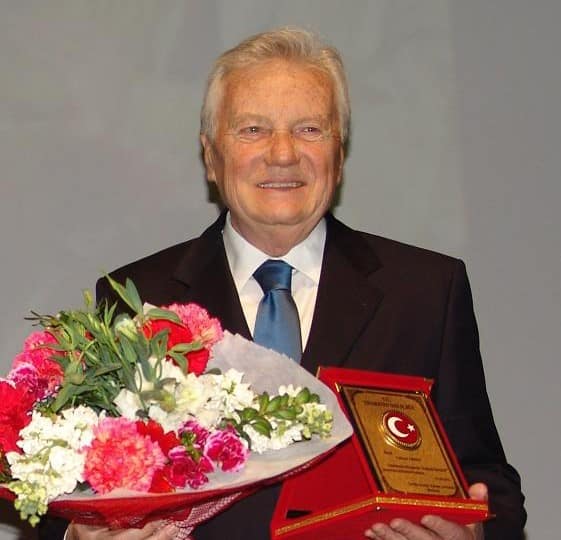 Göksel Arsoy hayatını kaybetti
