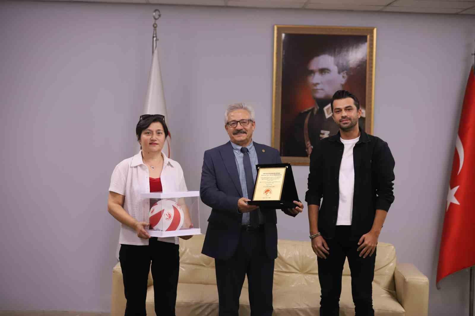 Aras Kargo Spor Kulübü, sezonun ilk maçında tribünleri hayvanlar için buluşturdu