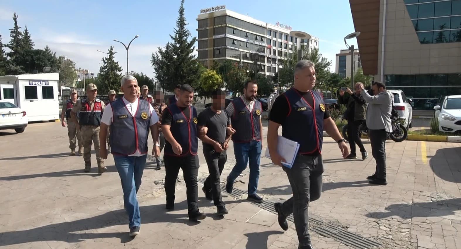 Kilis’te 12 yıl önceki cinayet dosyasında yakalanan 3 şüpheliden 2’si tutuklandı
