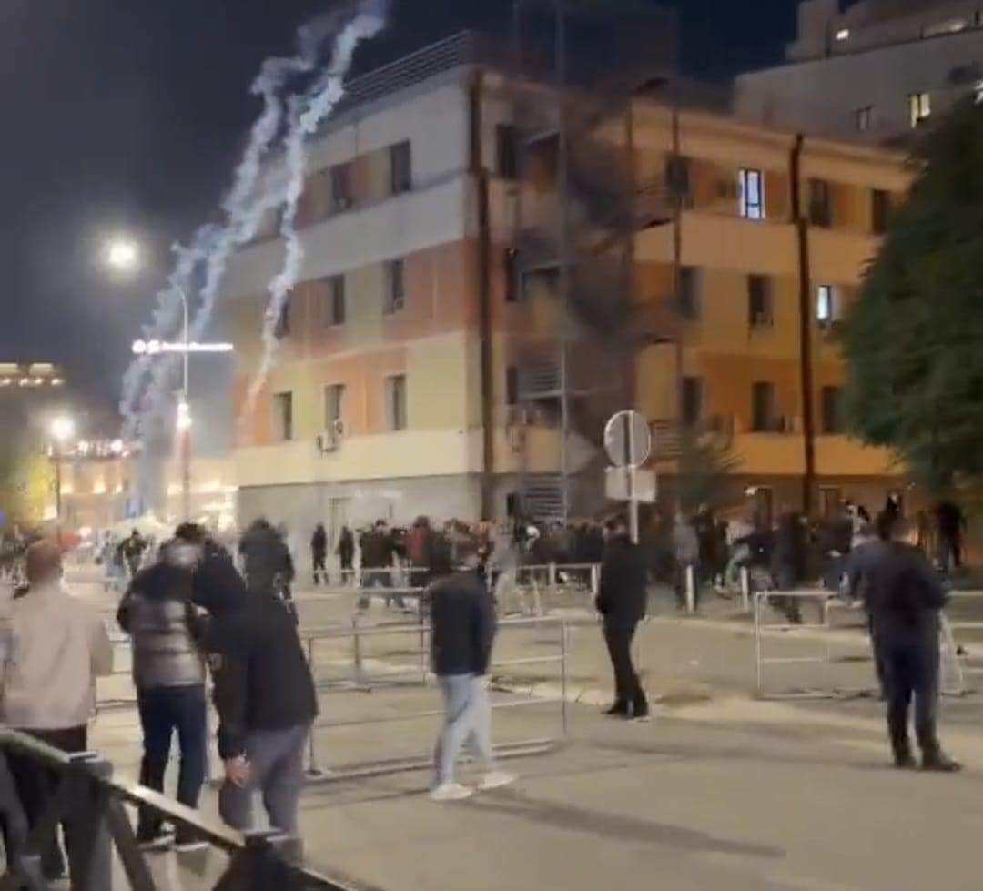 Kosova’da protestocular ile polis karşı karşıya geldi