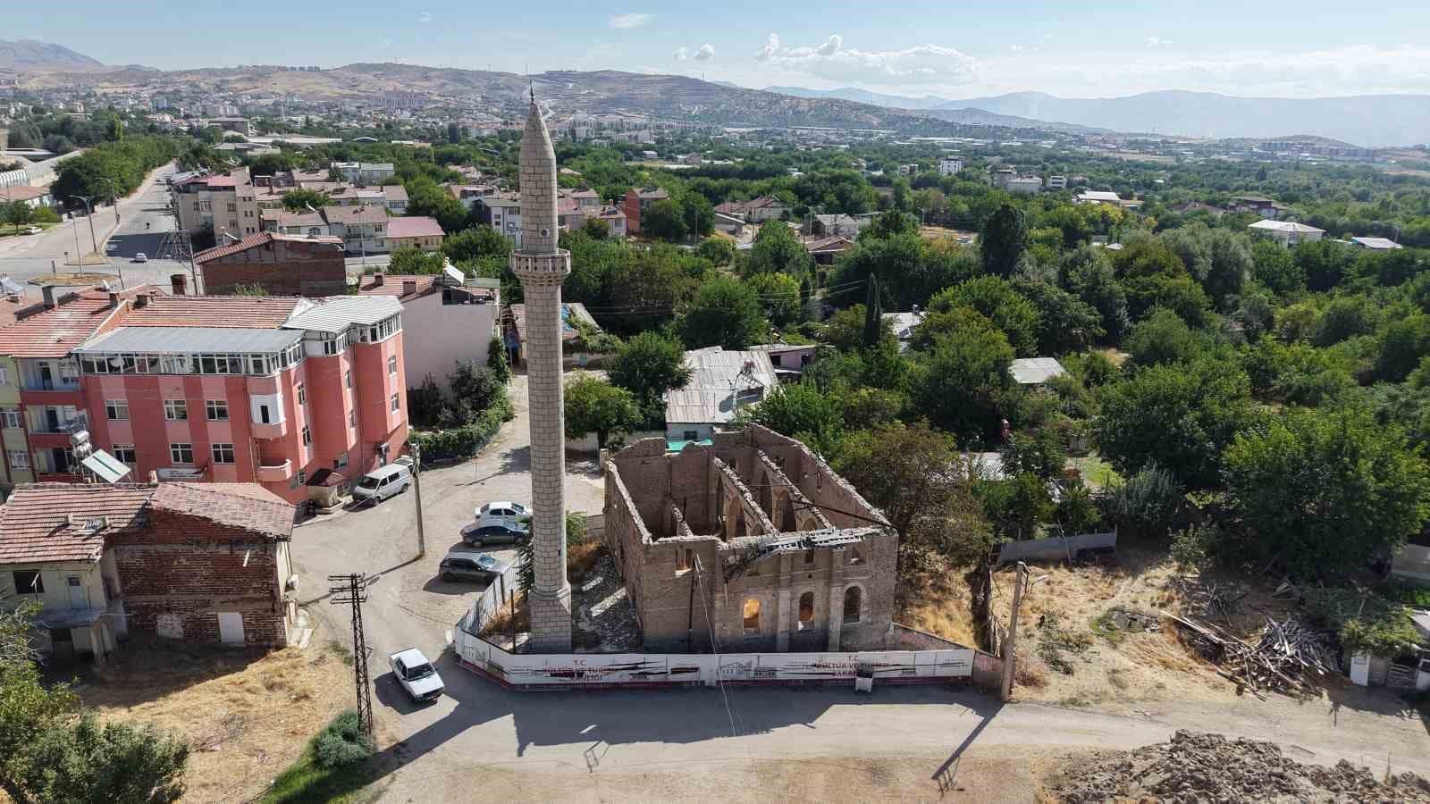Elazığ’da 300 yıllık tarihi cami 6 yıldır restore edilmeyi bekliyor