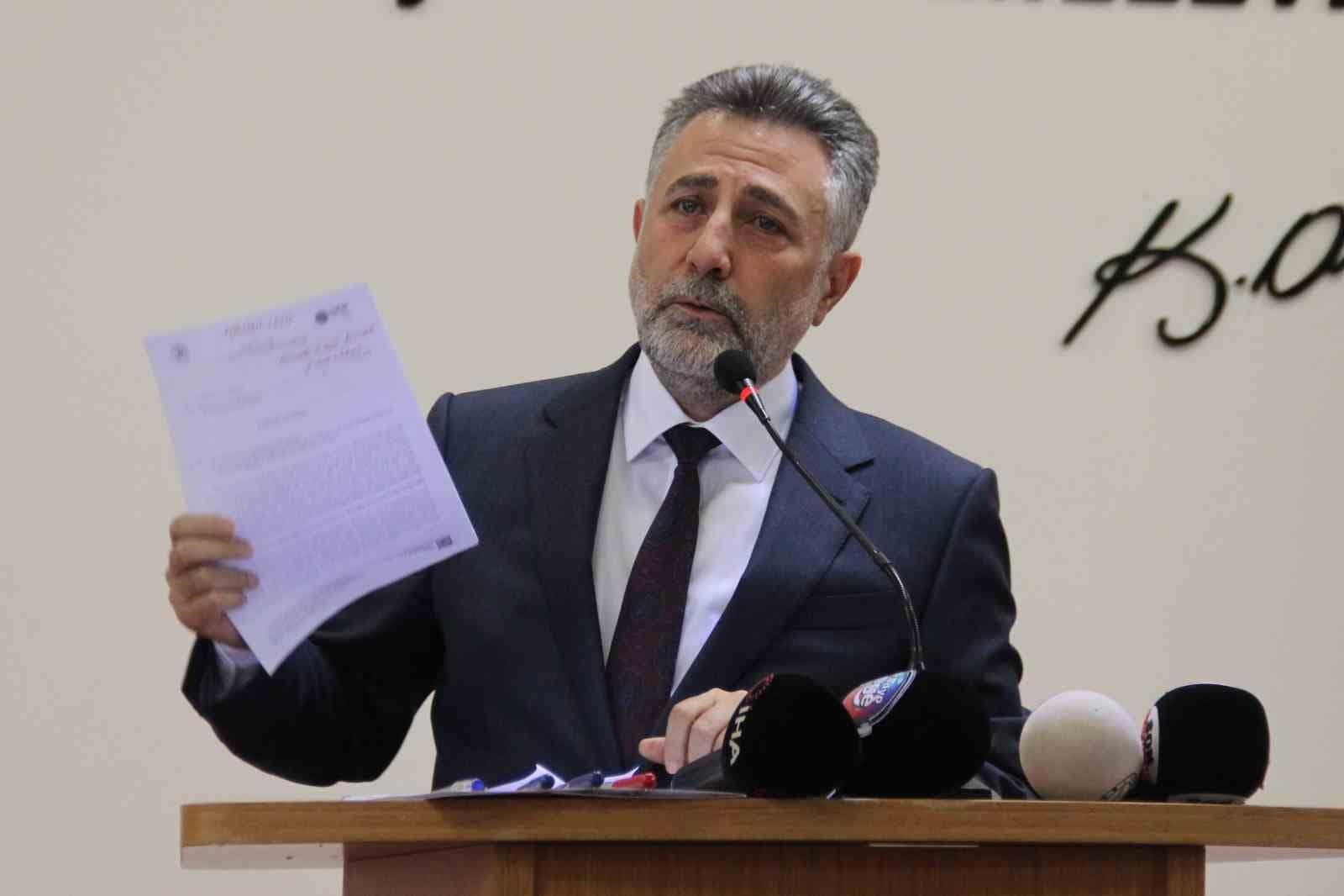İzmir Bayraklı Belediyesi’nde yolsuzluk operasyonu: Eski başkan Sandal’a gözaltı