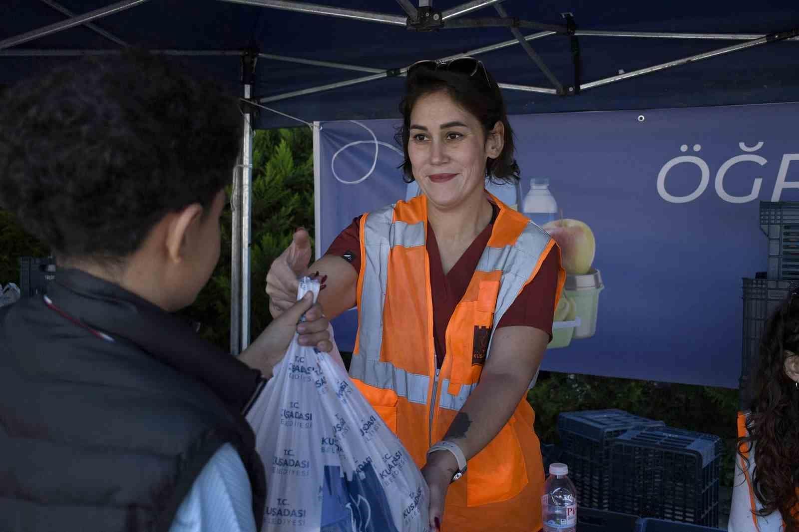 Kuşadası’nda bin 400 çocuğa her hafta beslenme desteği