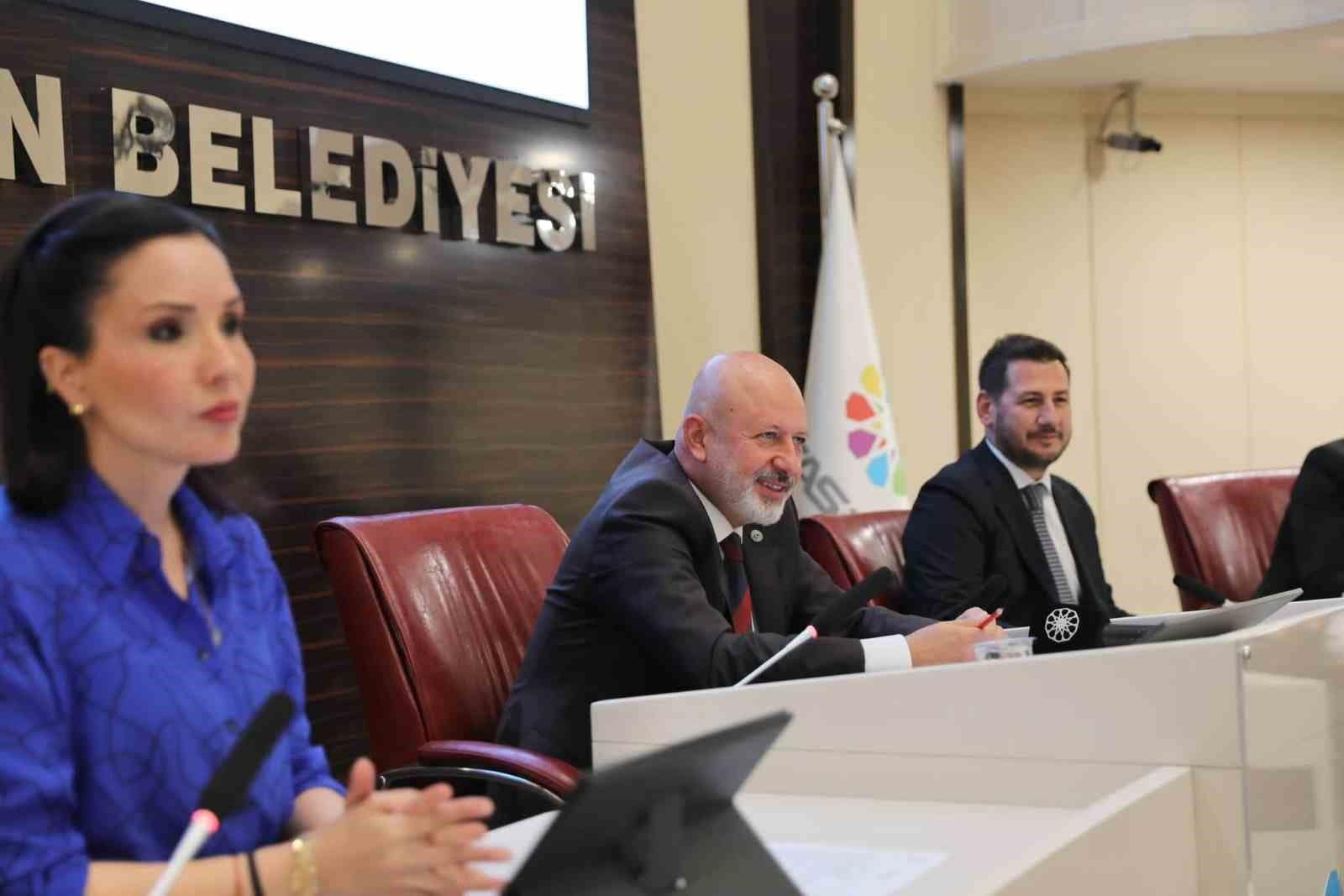 Başkan Çolakbayrakdar: "Küçük dostlarımız için Türkiye’de ilkleri yaptık"