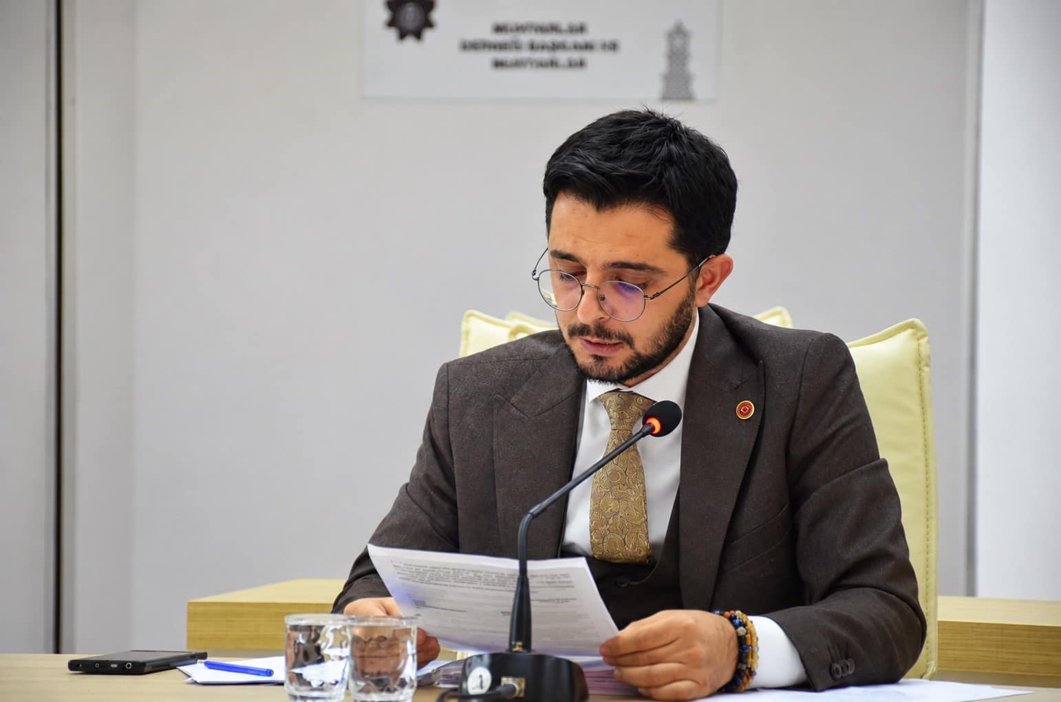 AK Parti sordu, "Çınarlar Mevkiindeki lağım kokusu ne zaman bitecek"