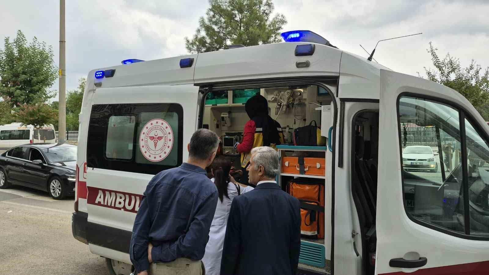 Okul önünde motosikletin çarptığı öğrenci yaralandı