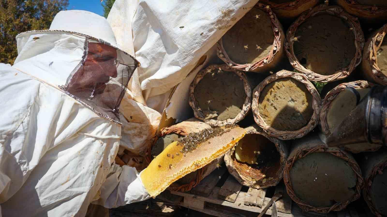 Malatya’da 60 yıllık gelenek toprak kovanlarda yaşatılıyor