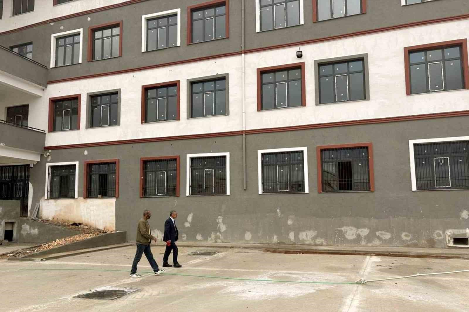 Araban TOKİ alanındaki 32 derslikli okul inşaatında sona gelindi