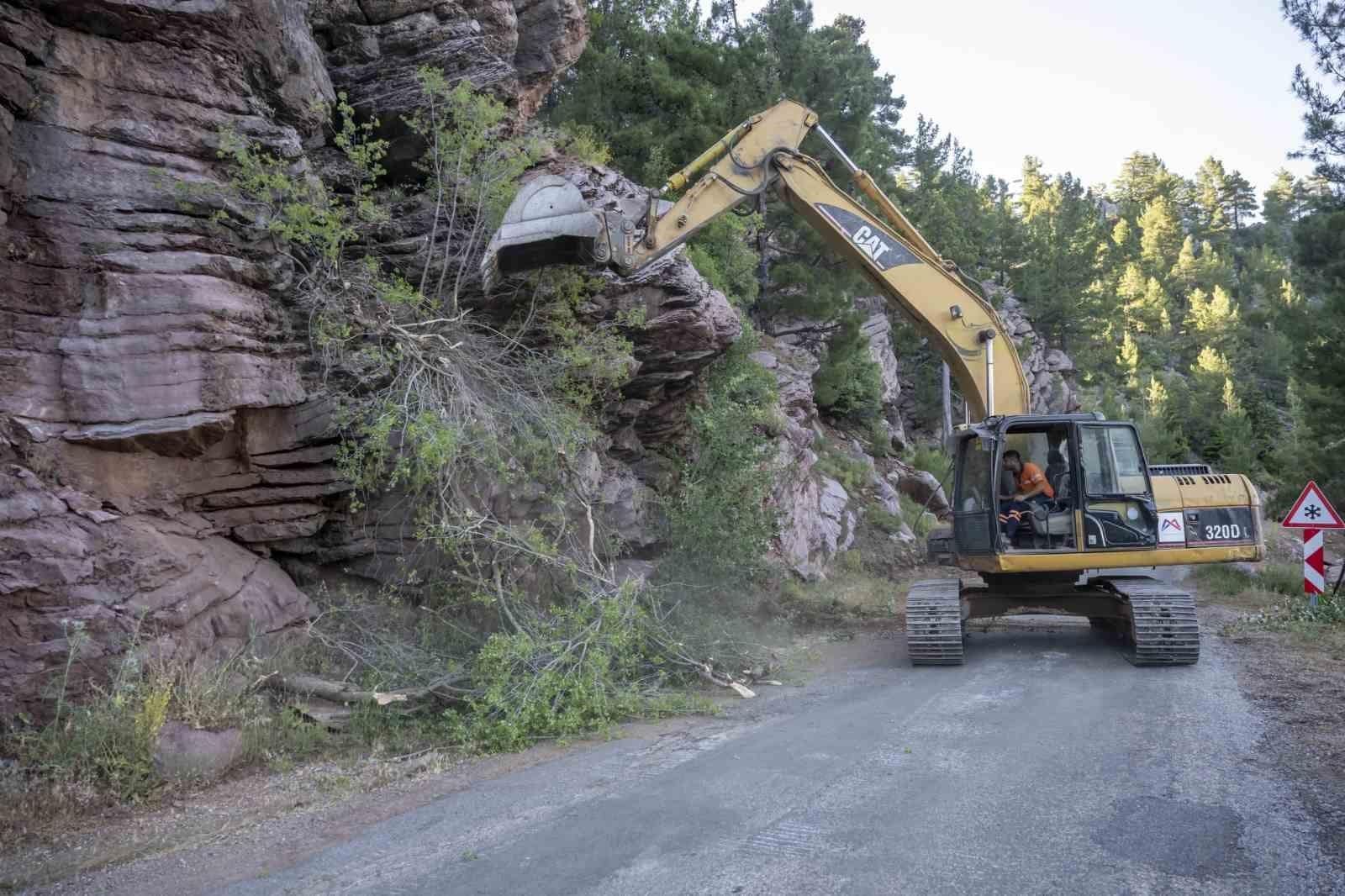 Mersin’de 14 kilometrelik yayla yolu yenilendi
