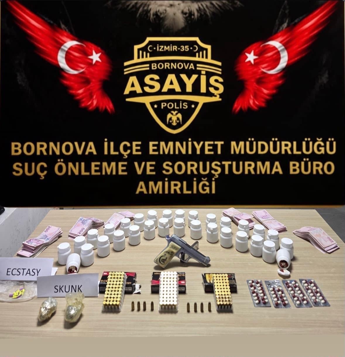 İzmir’de bir evde binlerce uyuşturucu hap ele geçirildi
