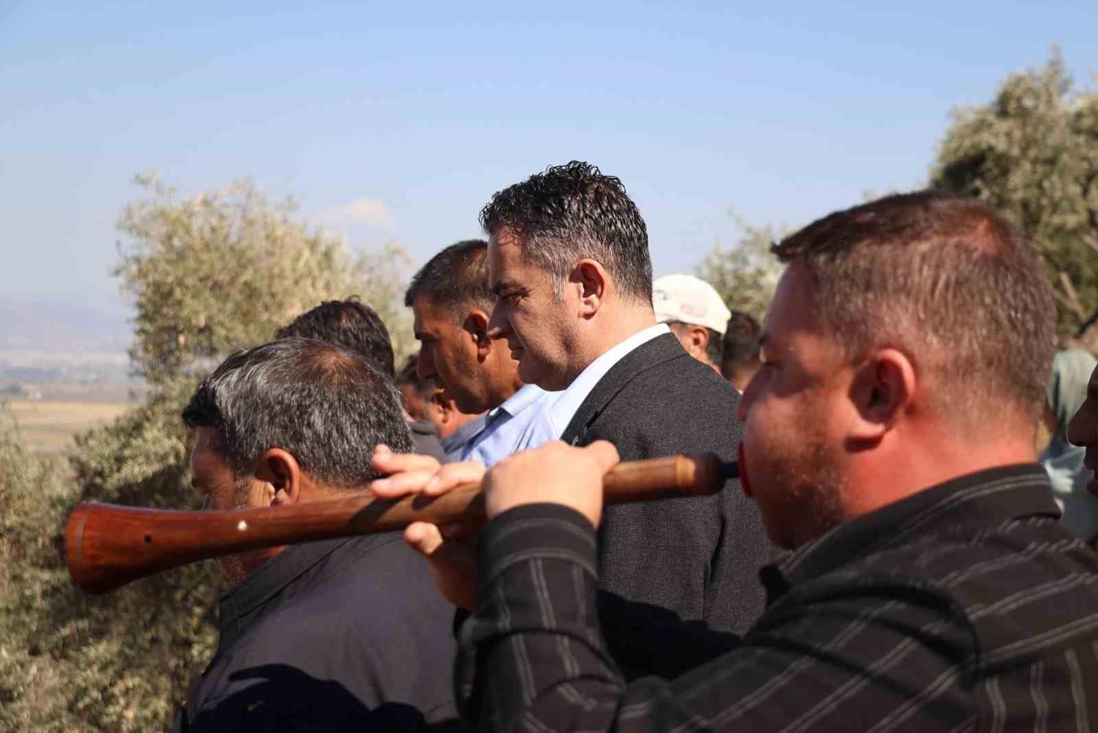 Düğün salonu çalışmaları davul zurnayla başladı