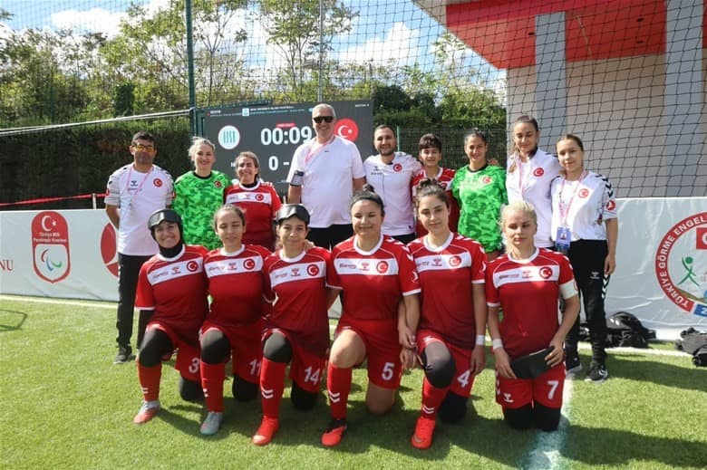 Bakan Bak’tan, Türkiye B1 Kadınlar Görme Engelliler Futbol Milli Takımı’na tebrik