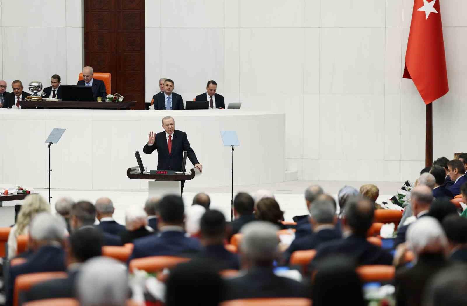 Cumhurbaşkanı Erdoğan: "Milletin hakkına girenler bunun hesabını hem bu dünyada Türk mahkemelerine hem de Mahkeme-i Kübra’da Yaradan’a verecektir"