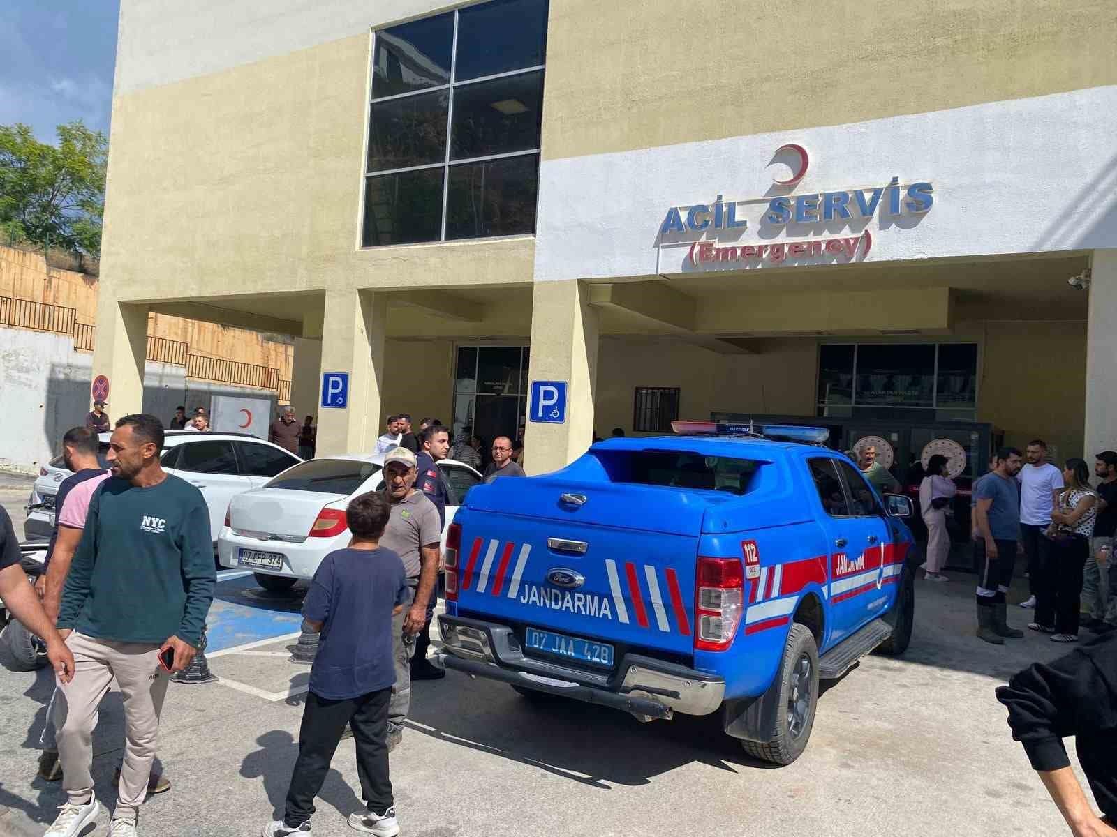 Gazipaşa’da 15 yaşındaki çocuğun iş makinesinin koluna sıkışarak yaralanmasına 2 tutuklama