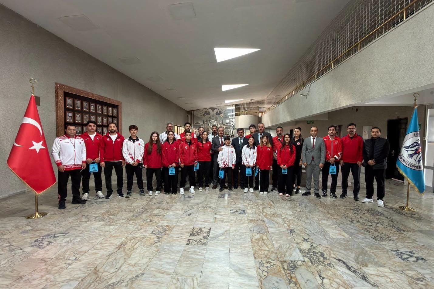 Başkan Aksun, başarılı sporcuları kabul etti