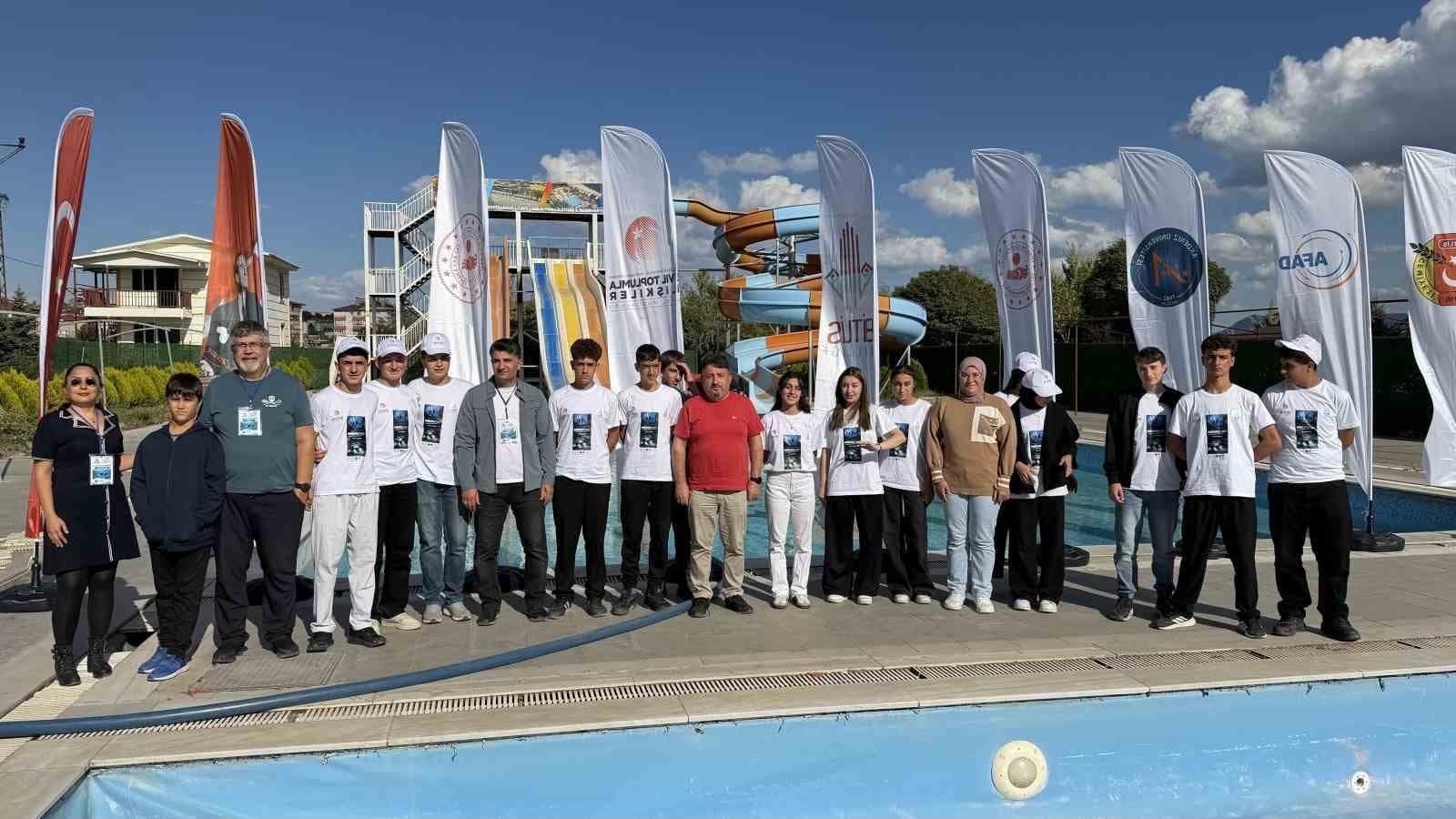 Tatvan’da gençler Van Gölü’nün su altını MikroROV’larla keşif için ilk adımı attı