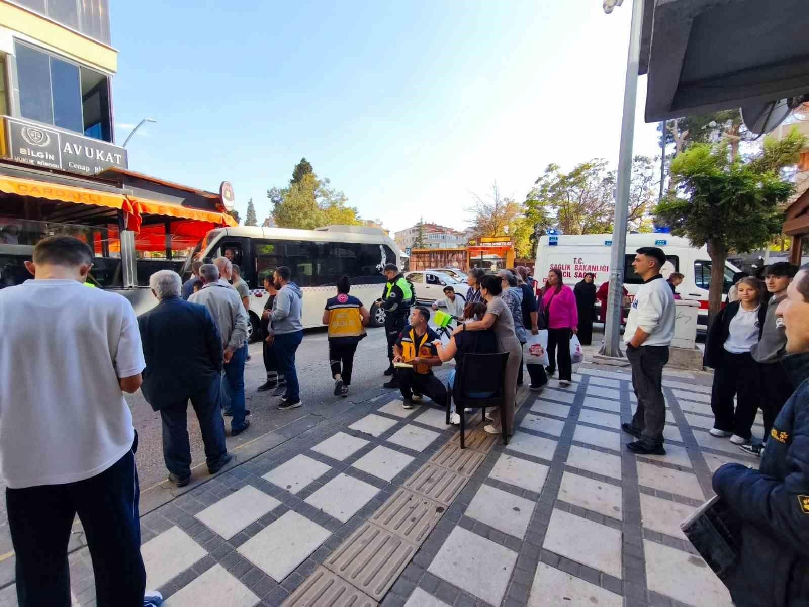 Keşan’da minibüsün çarptığı 2 yaya yaralandı