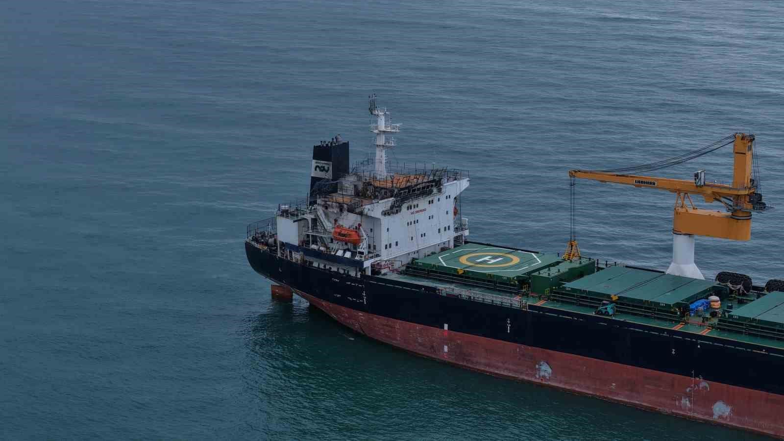 Kaptanı dron saldırısında hayatını kaybeden ARINA A adlı gemi Trabzon açıklarında