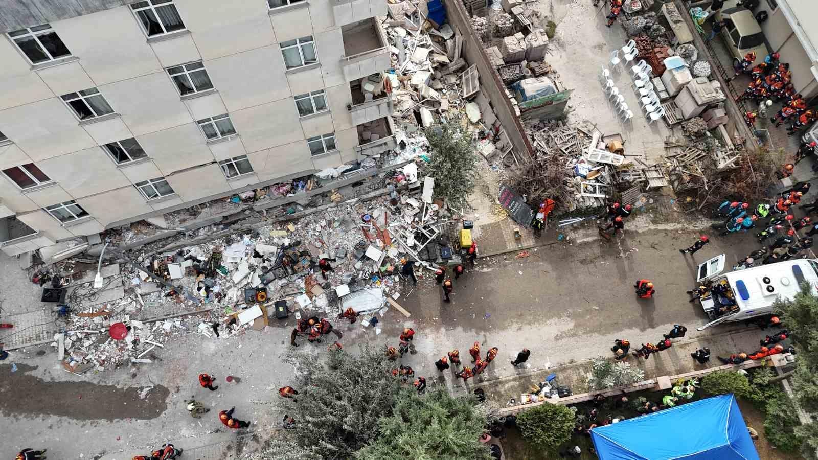İstanbul Valiliği: "Maltepe’de 1 kişi hayatını kaybetti, 3 kişiyi arama kurtarma çalışmaları sürüyor"