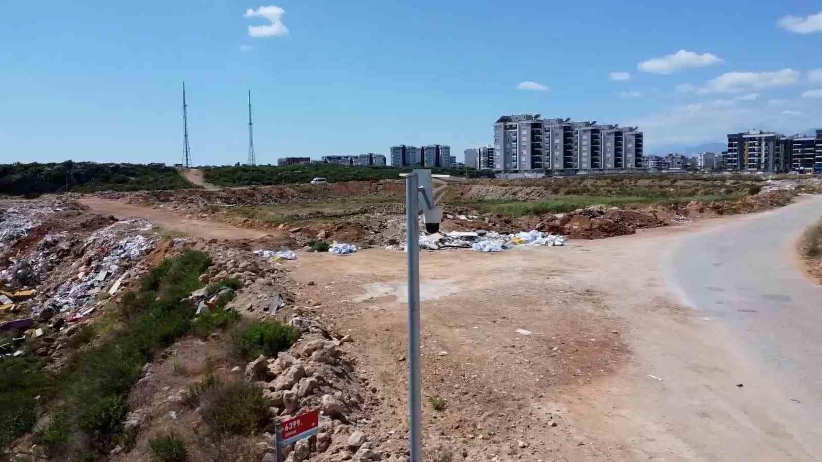 Antalya’da seyir halindeyken yola harç döken beton mikserine 200 bin lira ceza