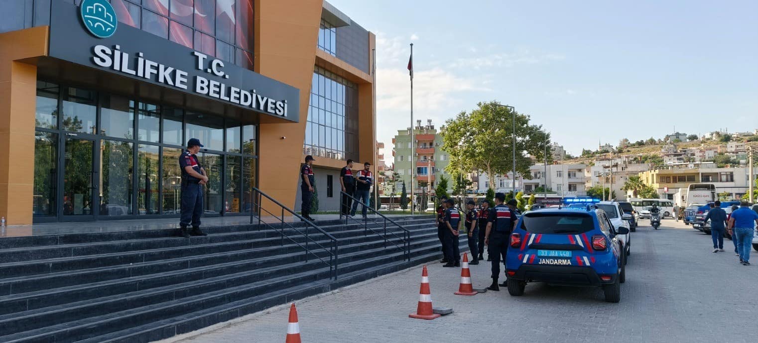 Silifke Belediyesi’ndeki imar ve ruhsat işlemlerine soruşturma: 7 şüpheli gözaltında