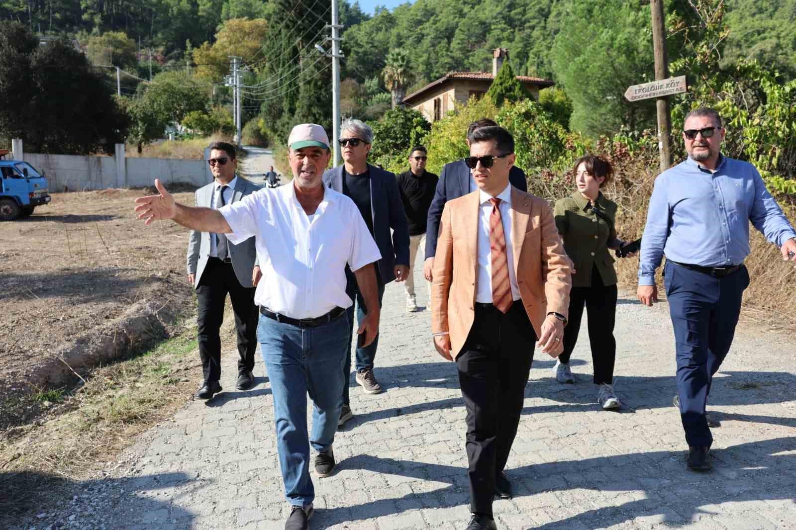 Başkan Ünlü Çetibeli’nde yol çalışmalarını inceledi