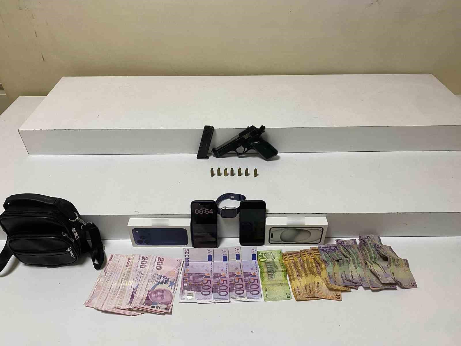 Beyoğlu’nda camide para dolu çantayı çalan şüpheli tutuklandı