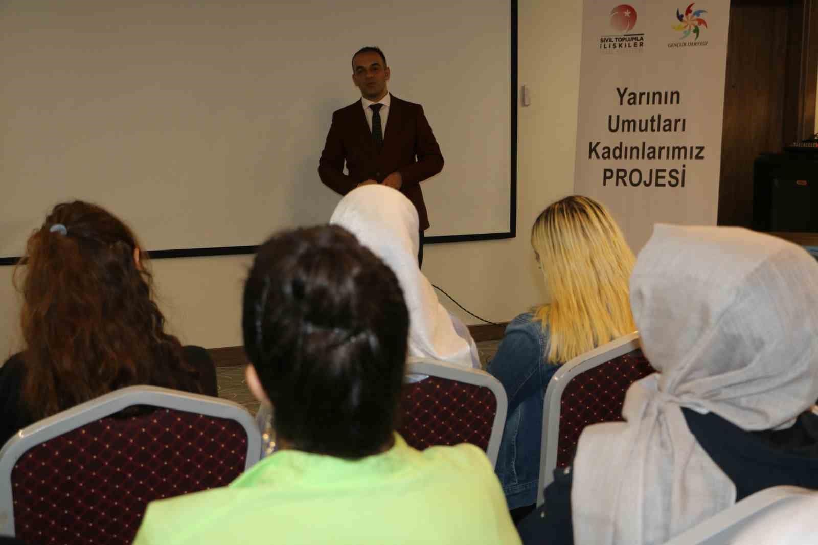 Diyarbakır’da "Yarının Umutları Kadınlarımız" Projesiyle kadınlar bilinçlendirildi