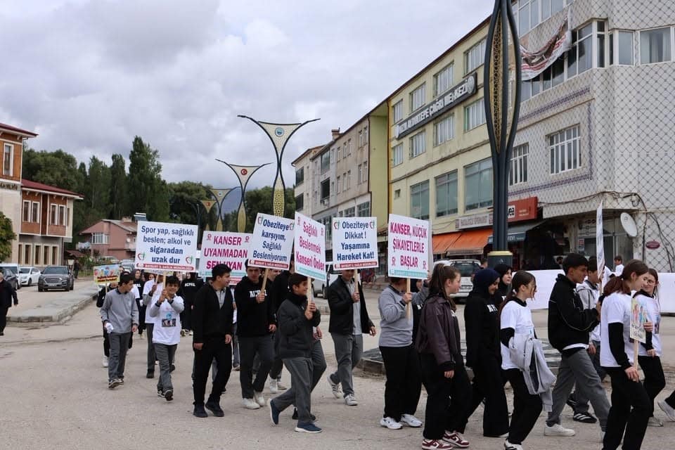 Bayburt’ta meme kanserine karşı farkındalık yürüyüşü düzenlendi