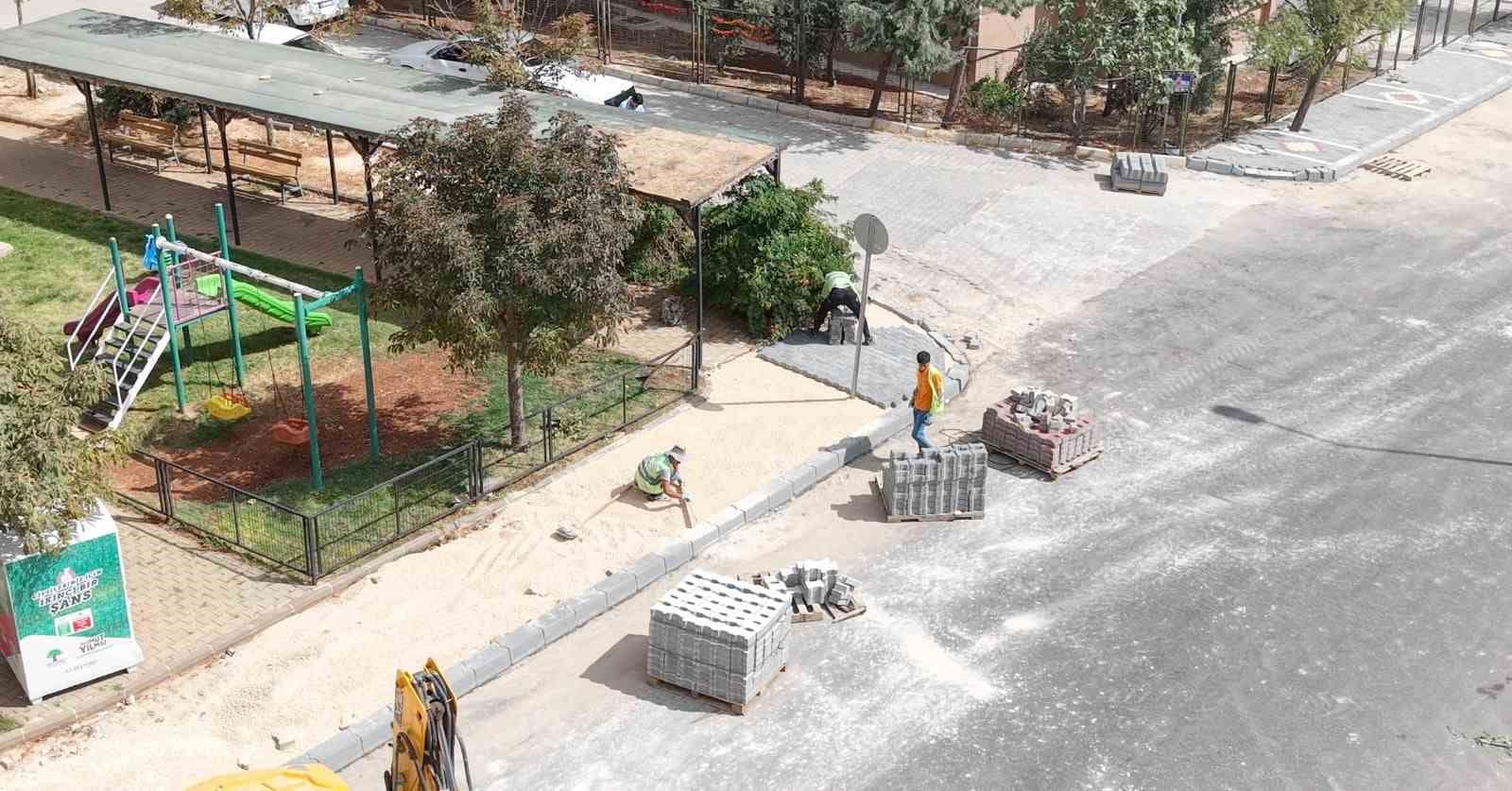 Şehitkamil’de kaldırımlar yenileniyor