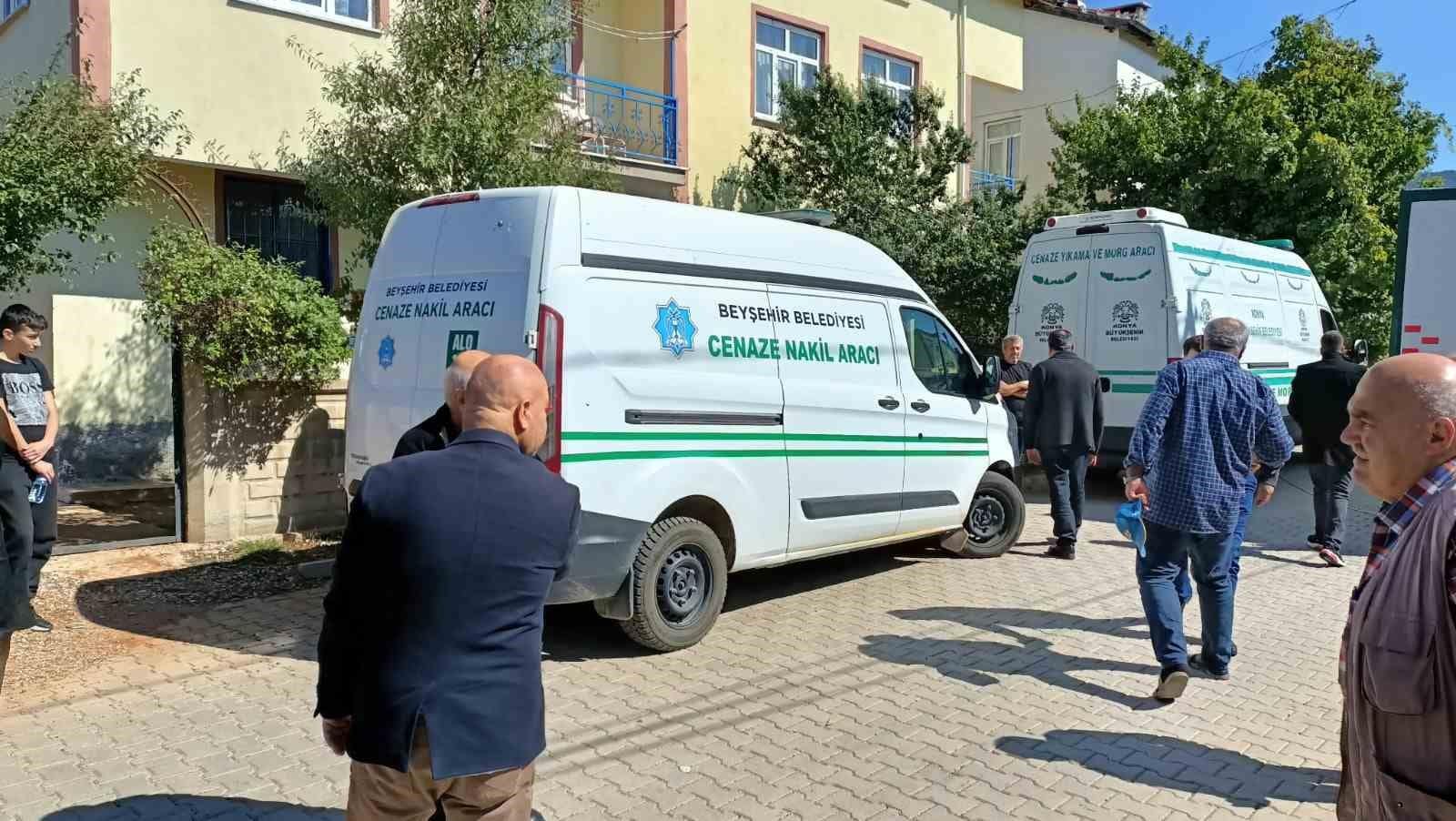 Konya’da kazada hayatını kaybeden aynı aileden 3 kişi son yolculuğuna uğurlandı