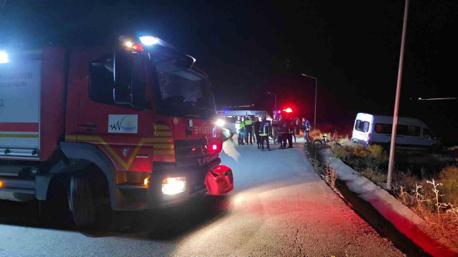 Van’da iki servis minibüsü çarpıştı: 8 yaralı