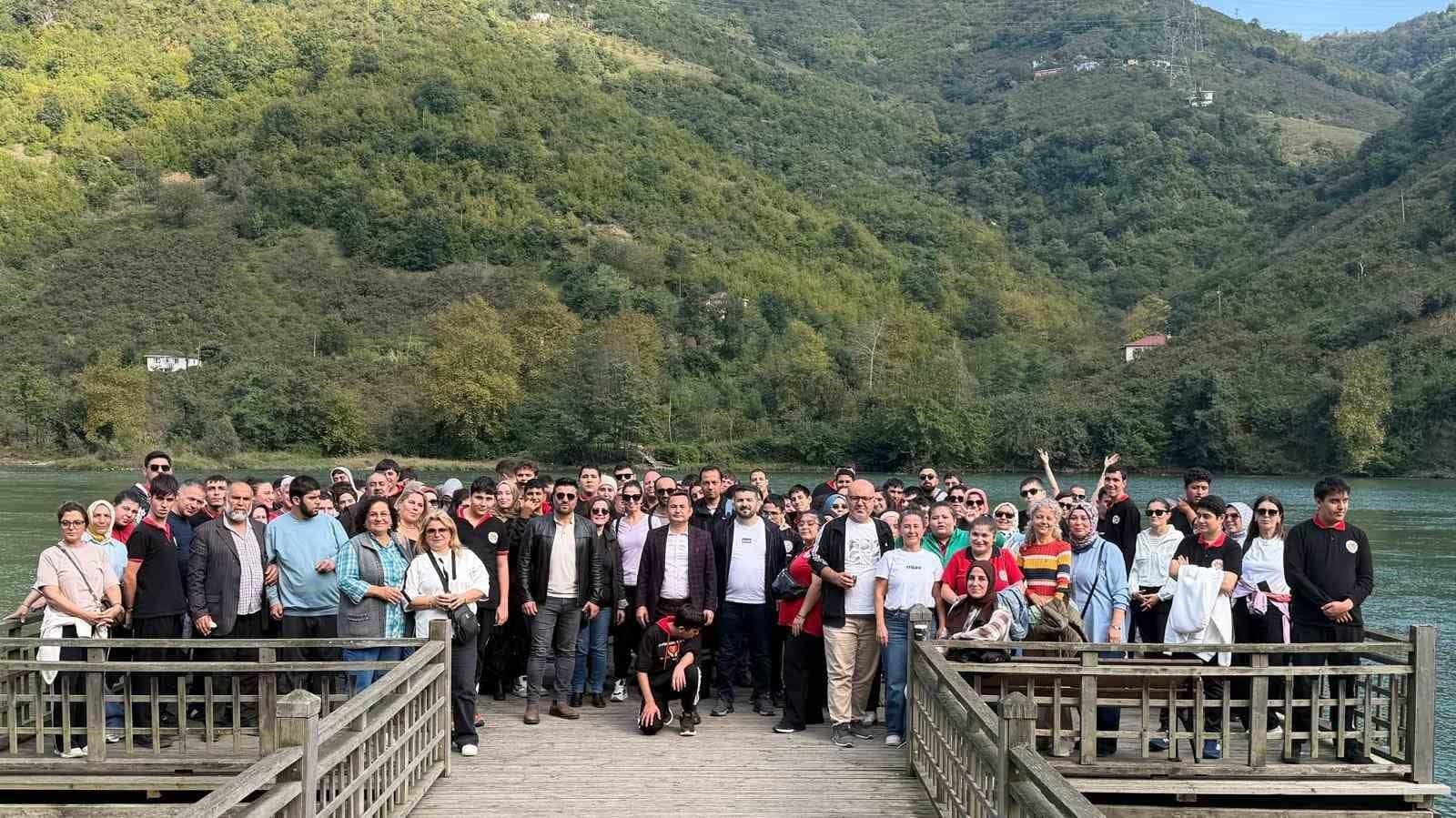 Özel öğrenciler Ayvacık’ta doğayla iç içe bir gün geçirdi