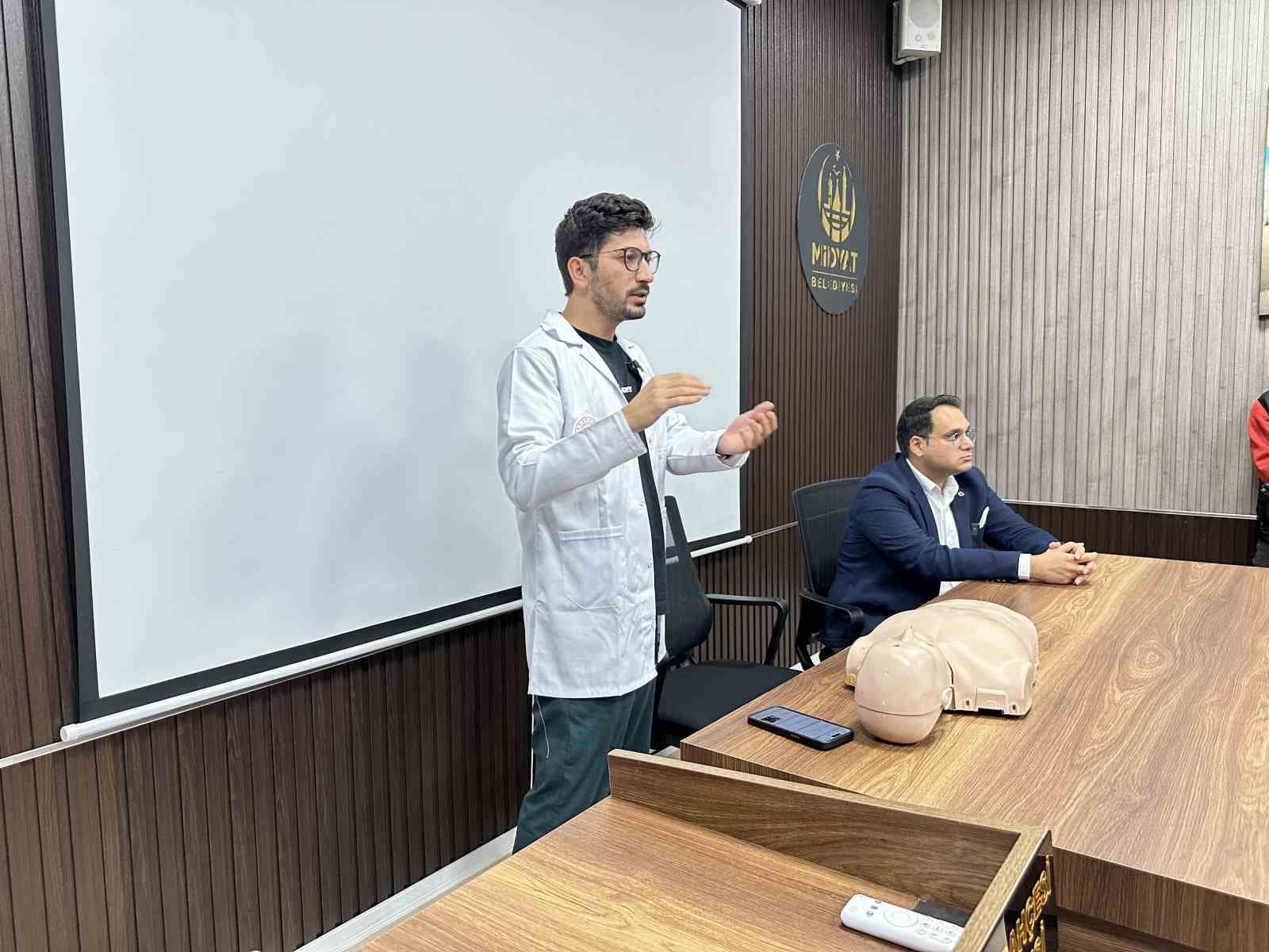Mardin’de "temel yaşam desteği ve heimlich manevrası" anlatıldı