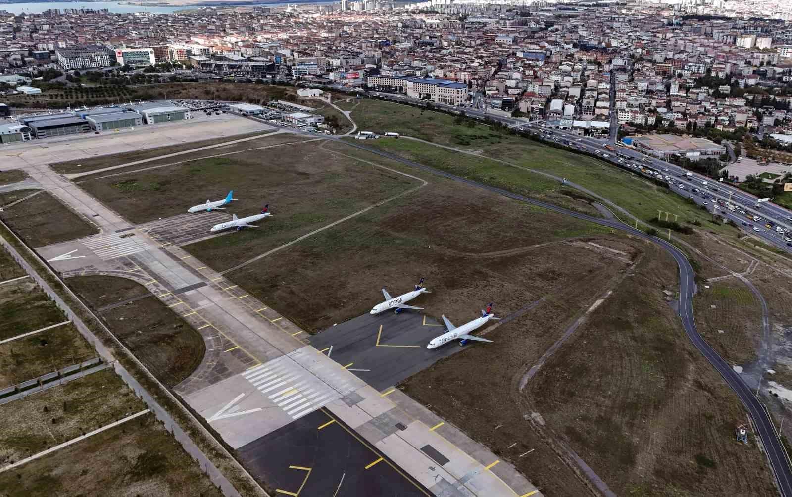 İflas eden Onur Air uçakları havaalanında çürüyor