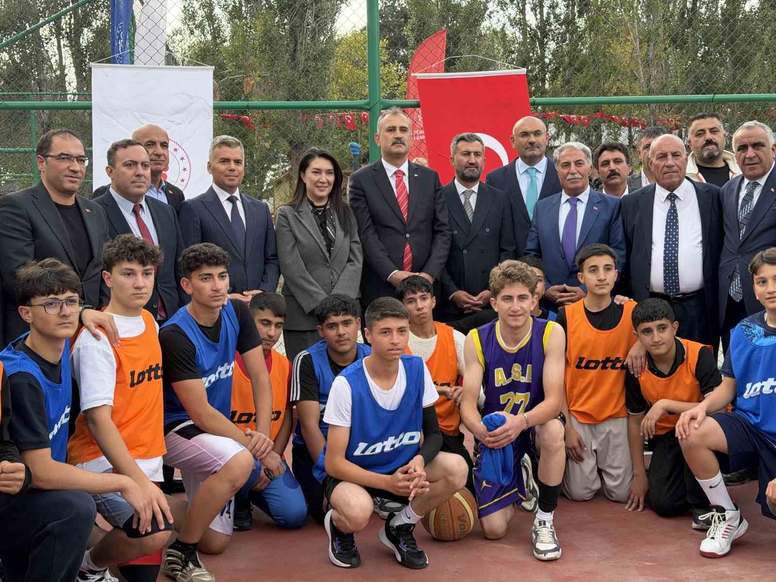 Ağrı’da altyapı ve kültürel yaşama yeni soluk getirecek "Ahmed-i Hani Kültür Parkı" açıldı