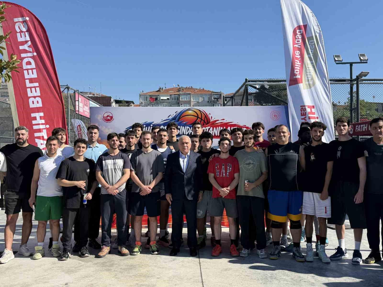 Fatih’te ‘Tarihin Ortasında, Potanın Altında’ basketbol heyecanı
