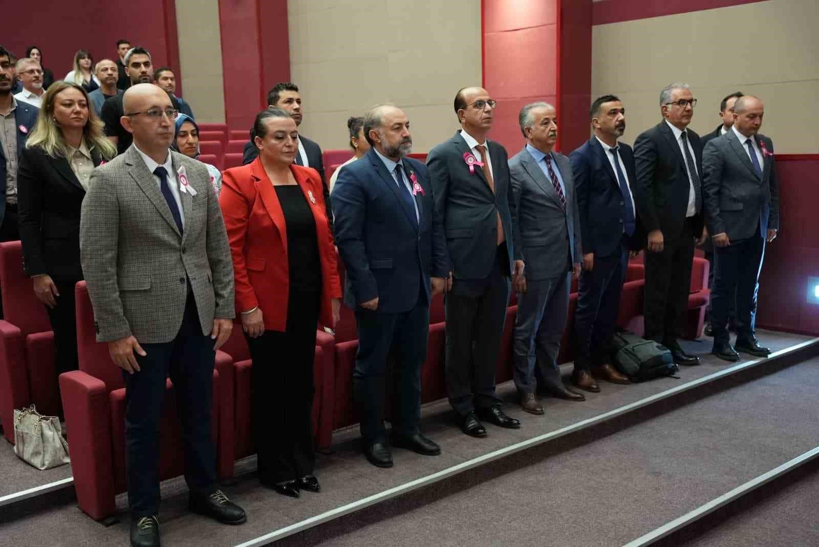 Meme kanserinde farkındalıktan erken tanıya sempozyumu gerçekleştirildi