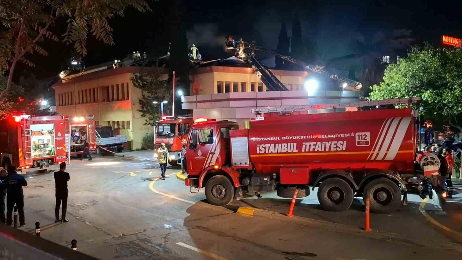 Kartal’da hastanenin çatısında çıkan yangın söndürüldü