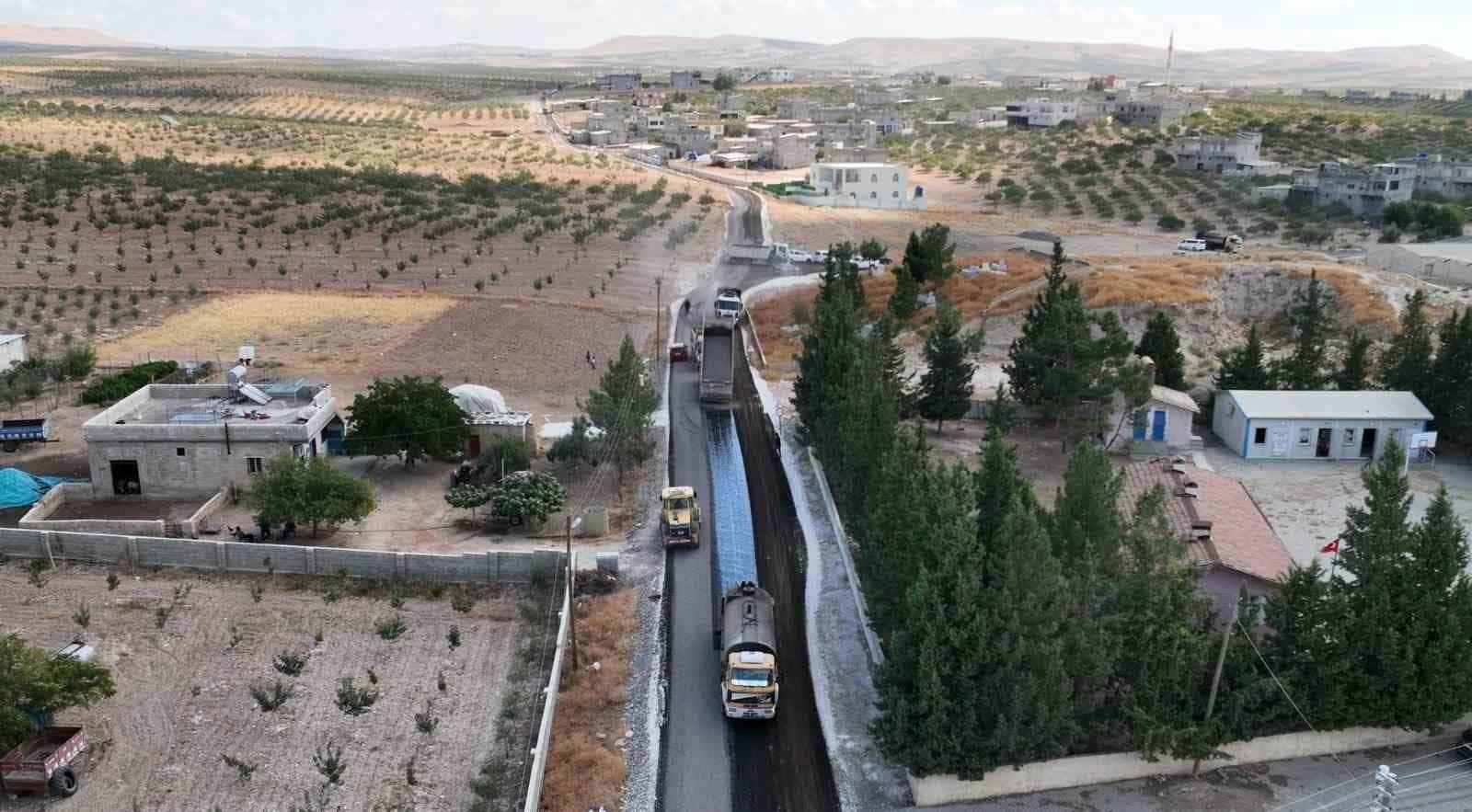 Birecik’te 40 kilometrelik grup yolunda asfalt çalışmaları tamamlandı