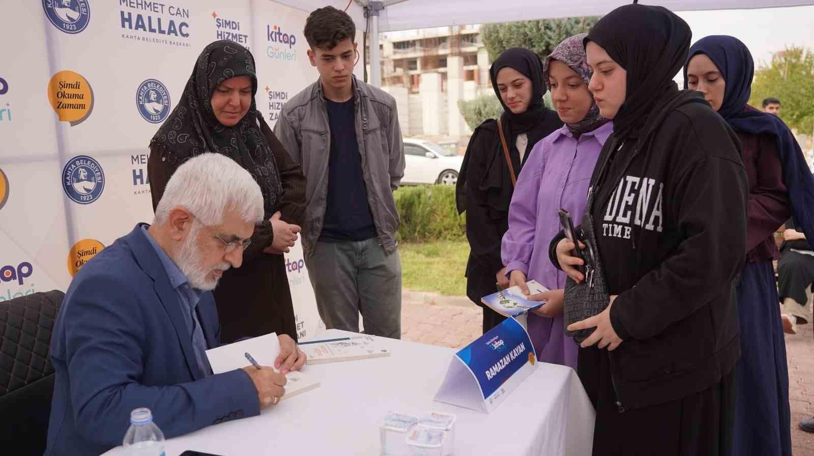 Yazar Ramazan Kayan, Kâhta 2. Kitap Günleri’nde okurlarıyla buluştu
