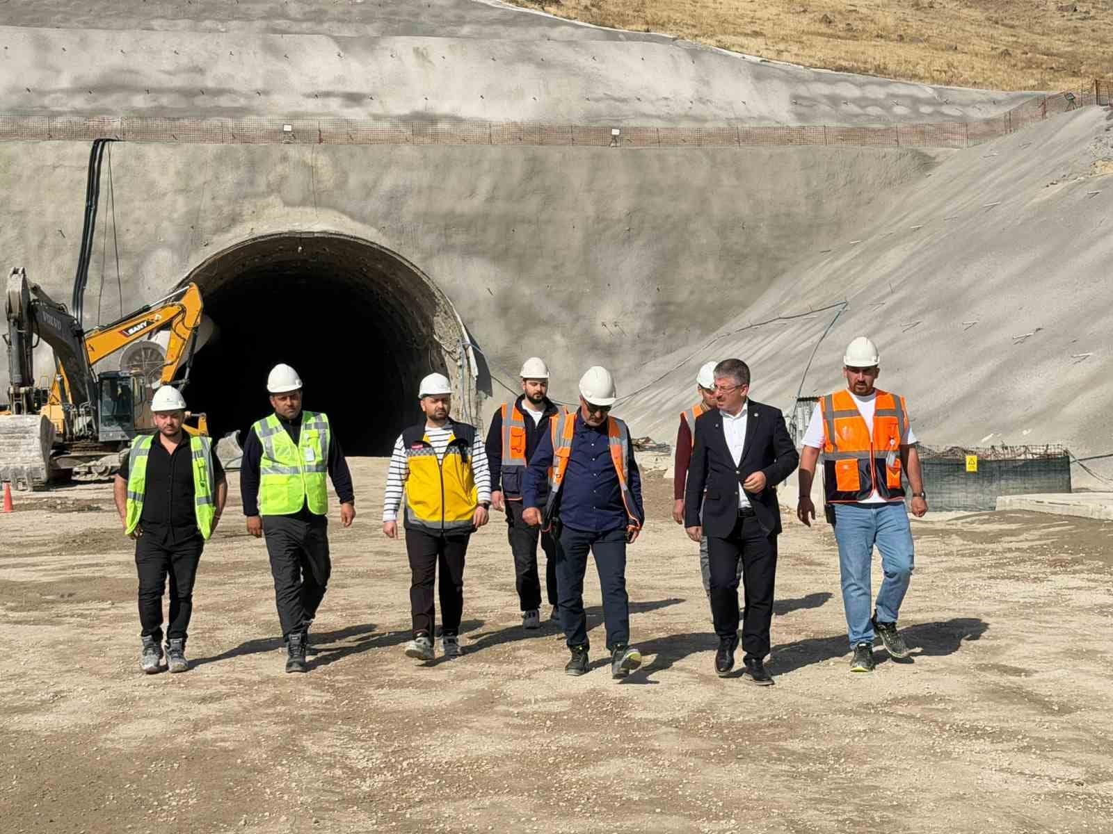 Çopuroğlu: "Kayseri - Ankara yüksek hızlı tren hattında çoğu bitti, azı kaldı"